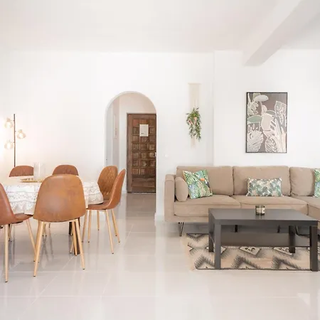 Feriehus Charming 4bdr Near Aquashow By Lovelystay