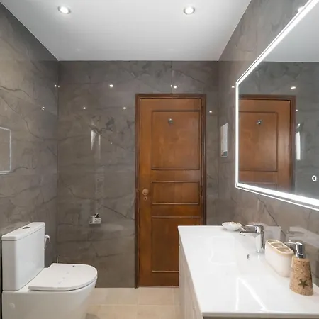Charming 4bdr Near Aquashow By Lovelystay