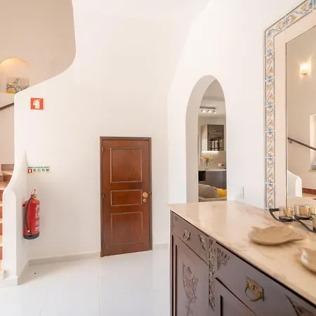 Charming 4bdr Near Aquashow By Lovelystay Casa de Férias Quarteira