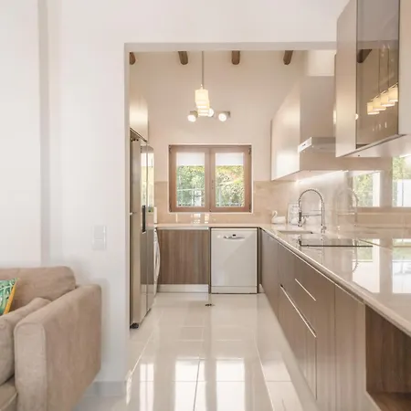 Charming 4bdr Near Aquashow By Lovelystay Quarteira