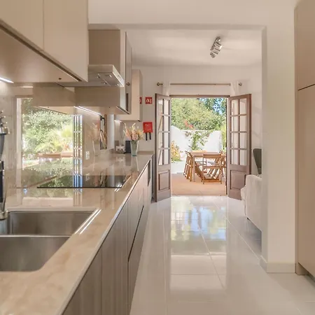 Charming 4bdr Near Aquashow By Lovelystay