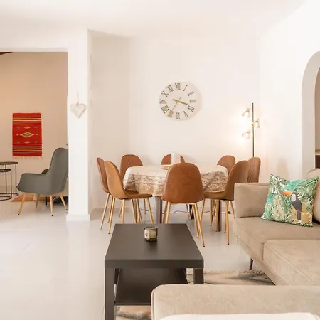 Charming 4bdr Near Aquashow By Lovelystay Quarteira