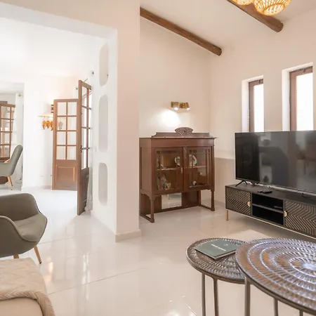 Charming 4bdr Near Aquashow By Lovelystay *
