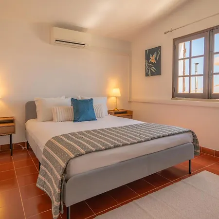 Charming 4bdr Near Aquashow By Lovelystay *