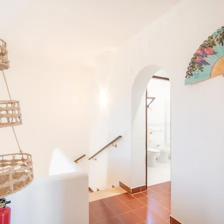 Charming 4bdr Near Aquashow By Lovelystay Quarteira
