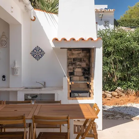 Charming 4bdr Near Aquashow By Lovelystay Casa de Férias Quarteira