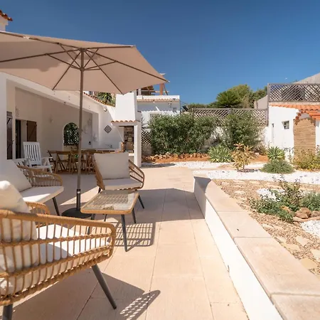 Charming 4bdr Near Aquashow By Lovelystay *